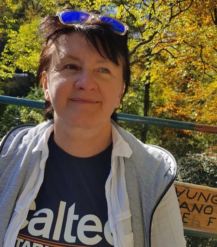 Geri Linda Metterle findest du online auch als TimeTraveler911, Route66Travelers, 2WonTour, glm.handmade, #LinkingPostcards, DM.Lampen