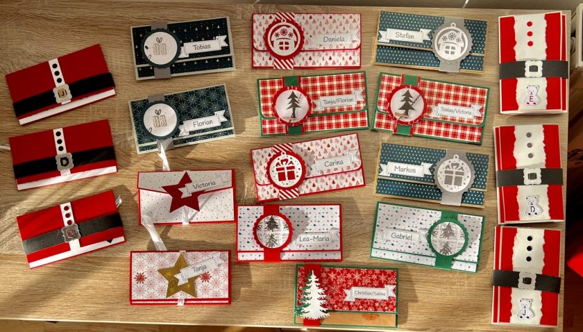 Geldumschläge im festlichen Design